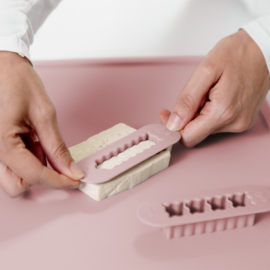 BLW Food Cutters-Blush-Lifestyle-13.webp